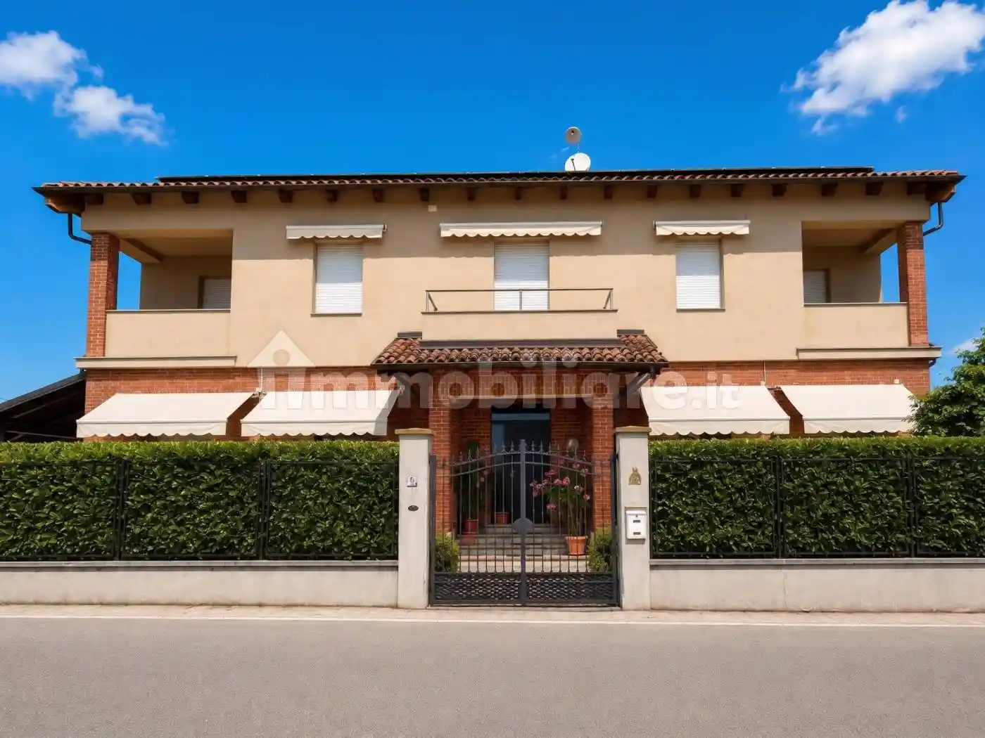 Villa in vendita a Ceresole Alba