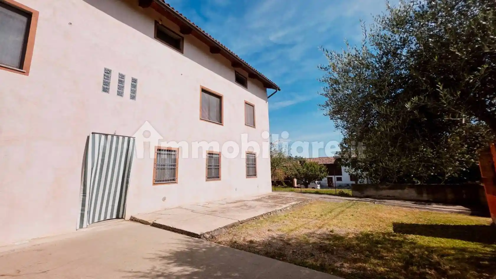 Villa in vendita a Costigliole d'Asti