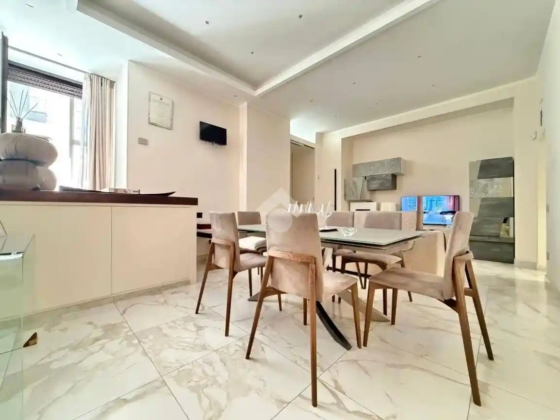 Appartamento in vendita a Napoli