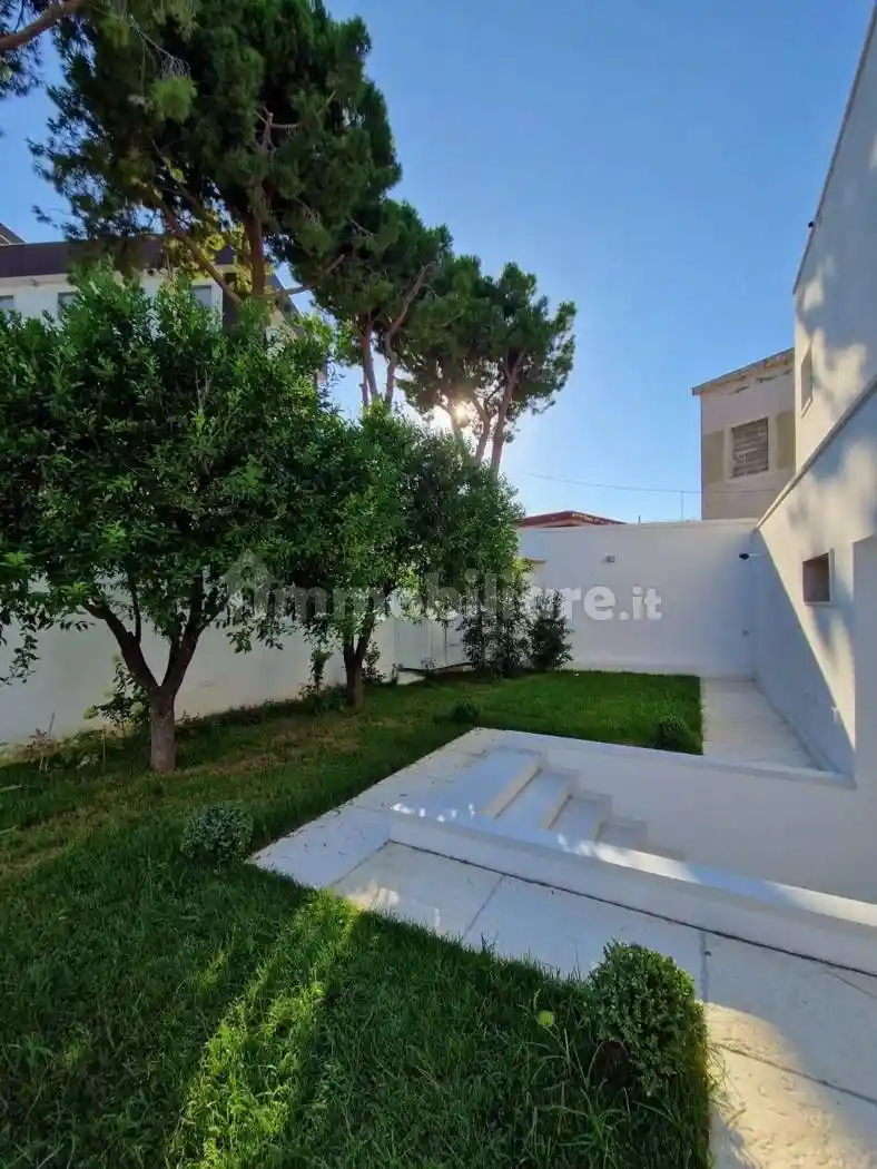 Casa indipendente in affitto a Brindisi