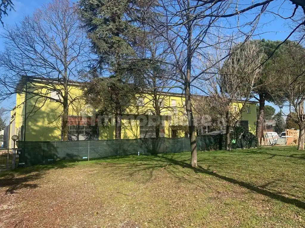 Palazzo - Edificio in vendita a Imola