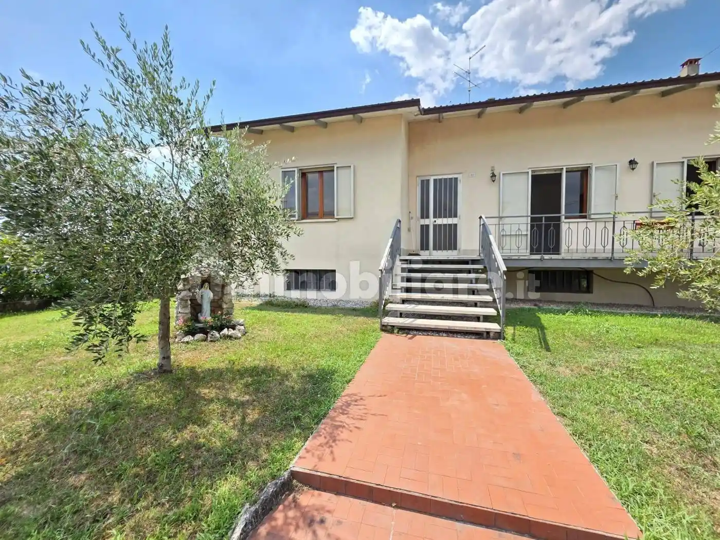 Casa indipendente in affitto a Pescantina