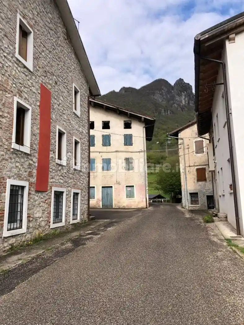 Casa indipendente in vendita a Laghi