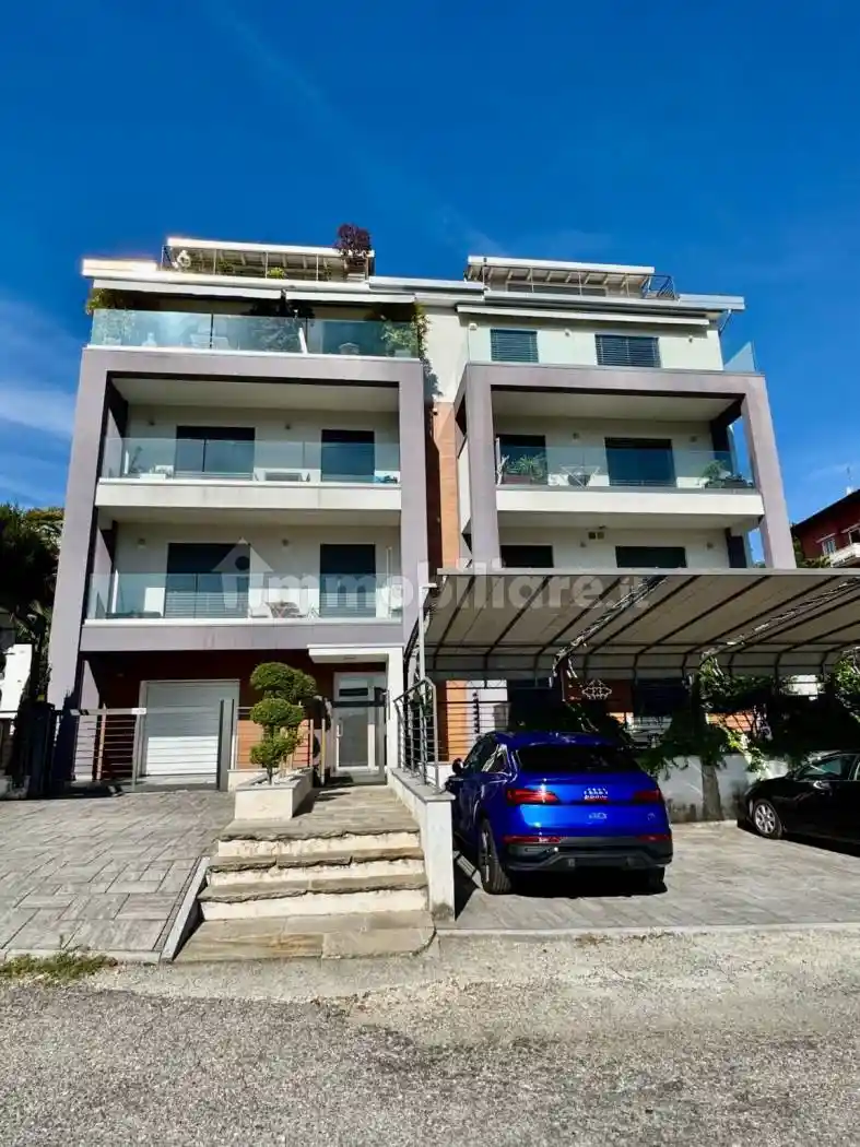 Appartamento in affitto a Dormelletto