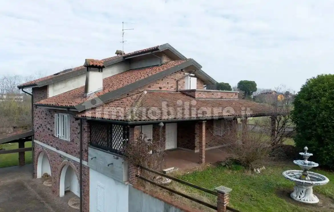 Villa in vendita a Oleggio