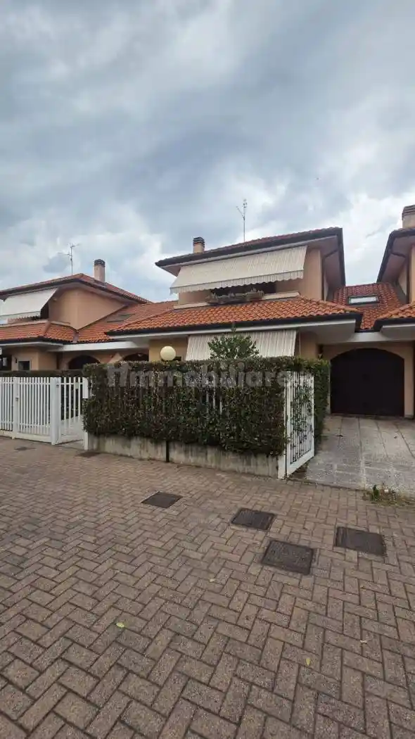 Villa in vendita a Arconate