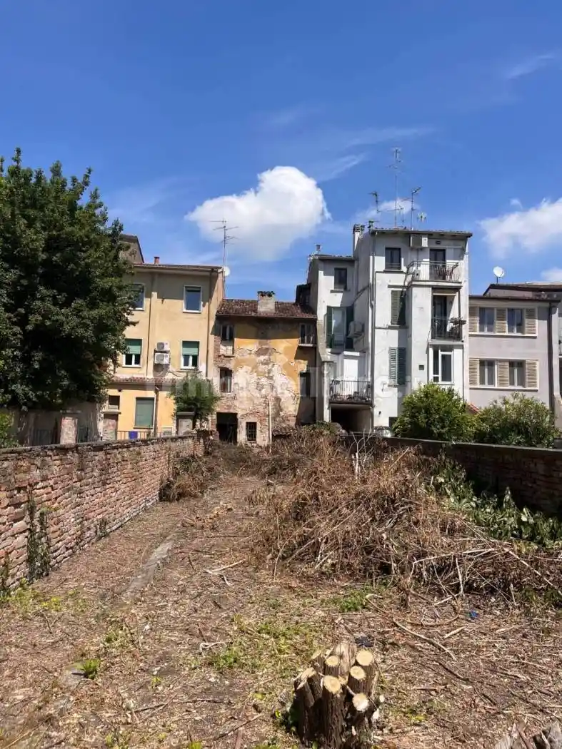 Casa indipendente in vendita a Mantova