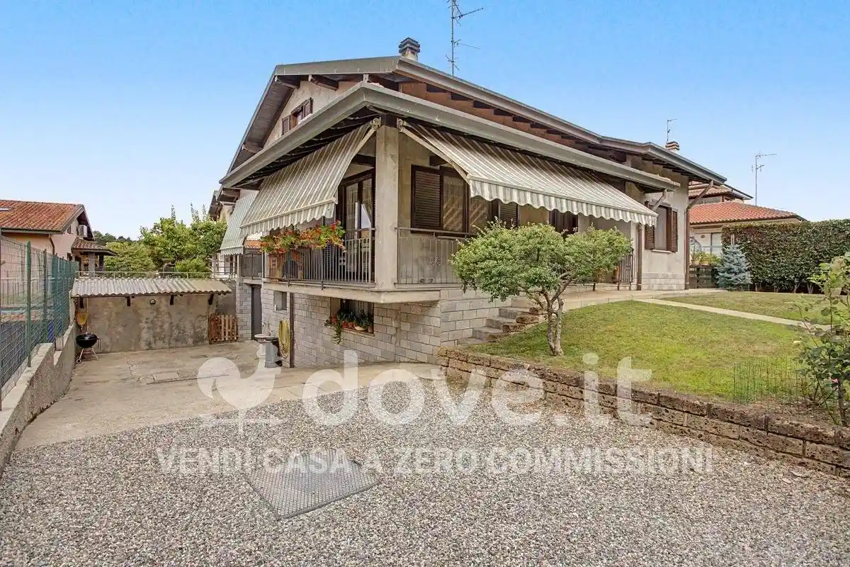 Villa in vendita a Cavaria con Premezzo