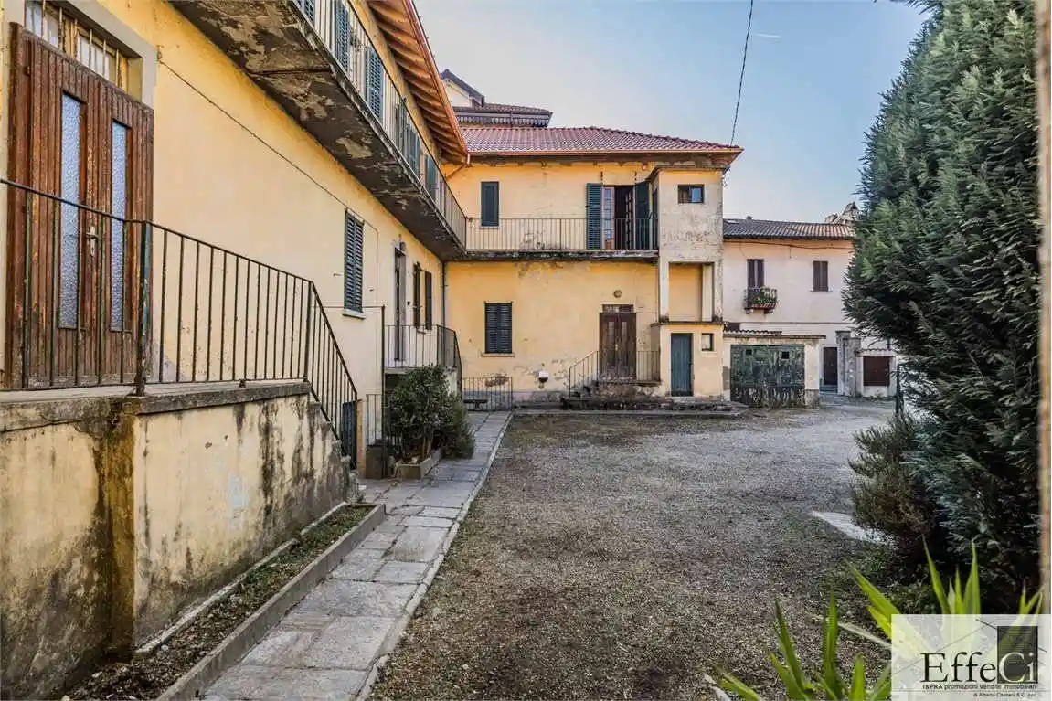 Casa indipendente in vendita a Besozzo
