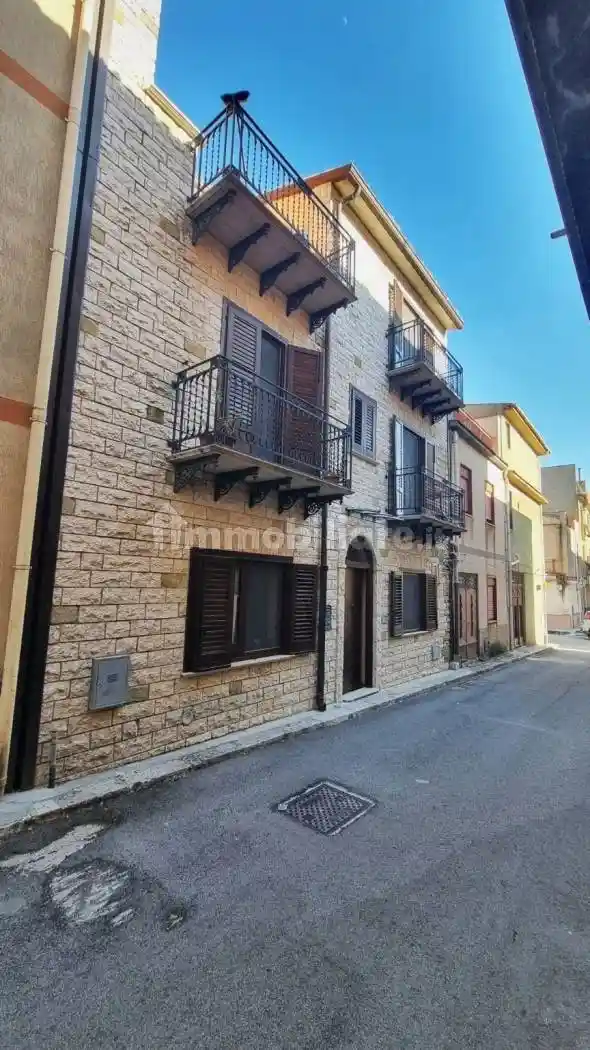 Casa indipendente in vendita a Campofiorito