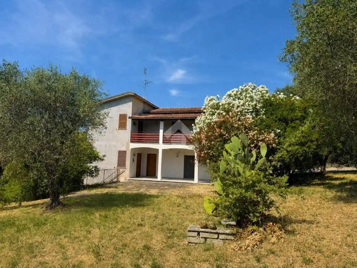 Casa indipendente in vendita a Bassano in Teverina