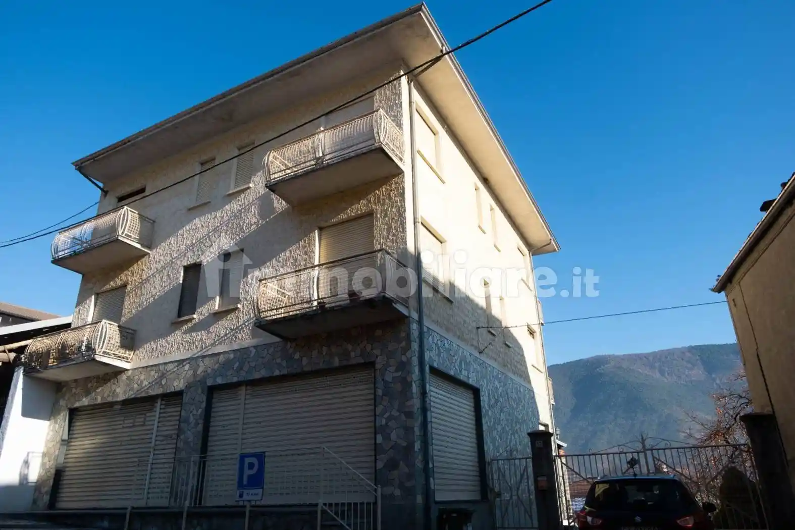 Palazzo - Edificio in vendita a Rubiana