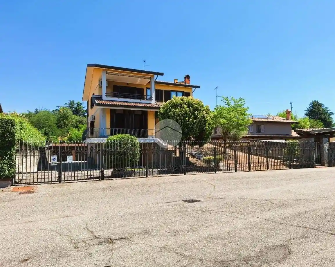 Villa in vendita a Bernate Ticino