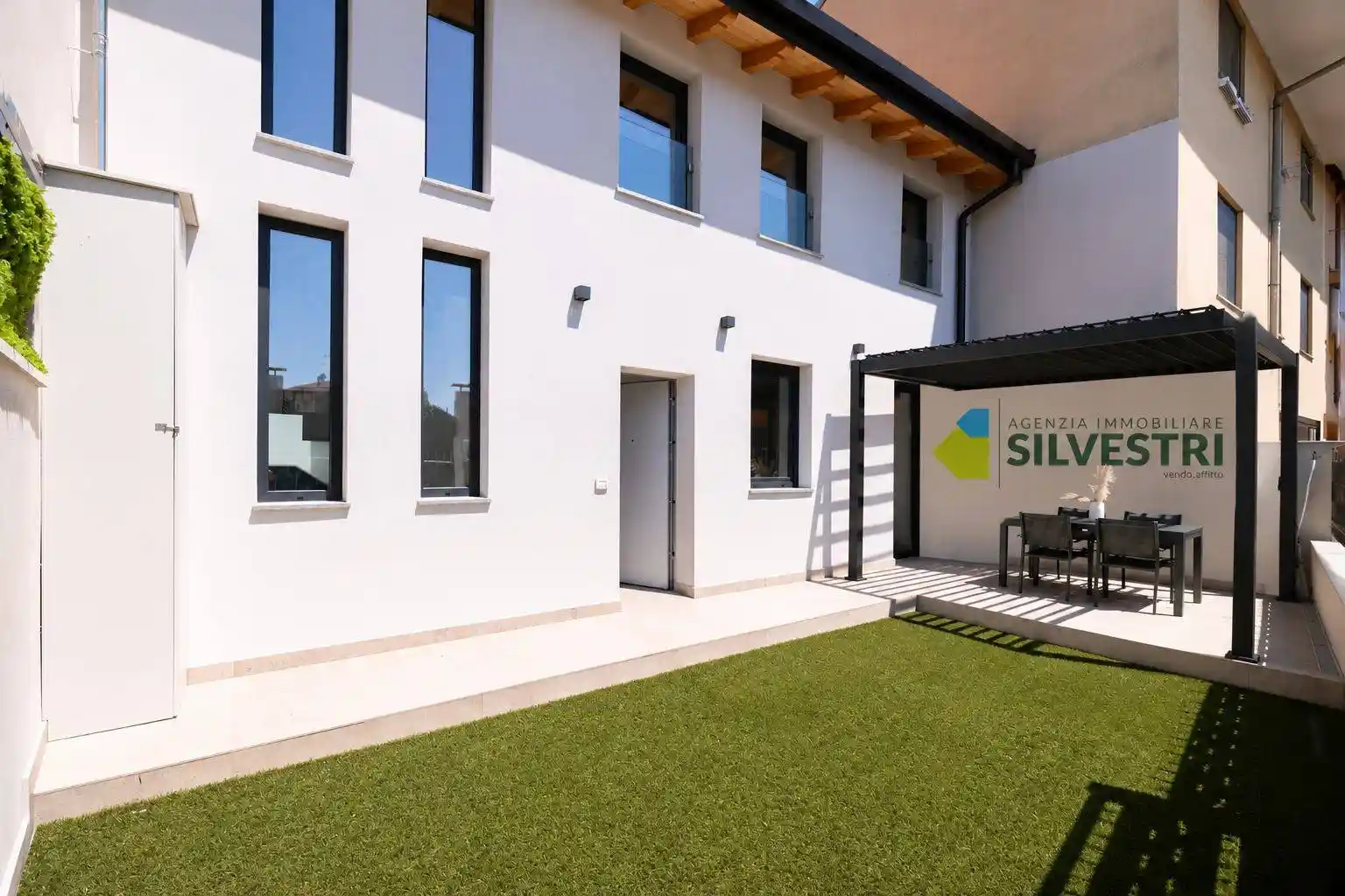 Villa in vendita a Galliate