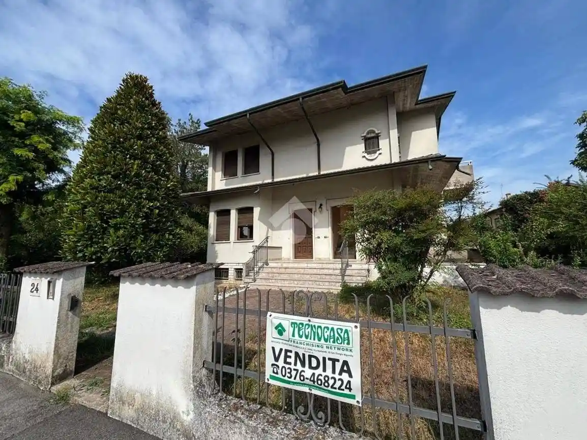 Villa in vendita a Mantova