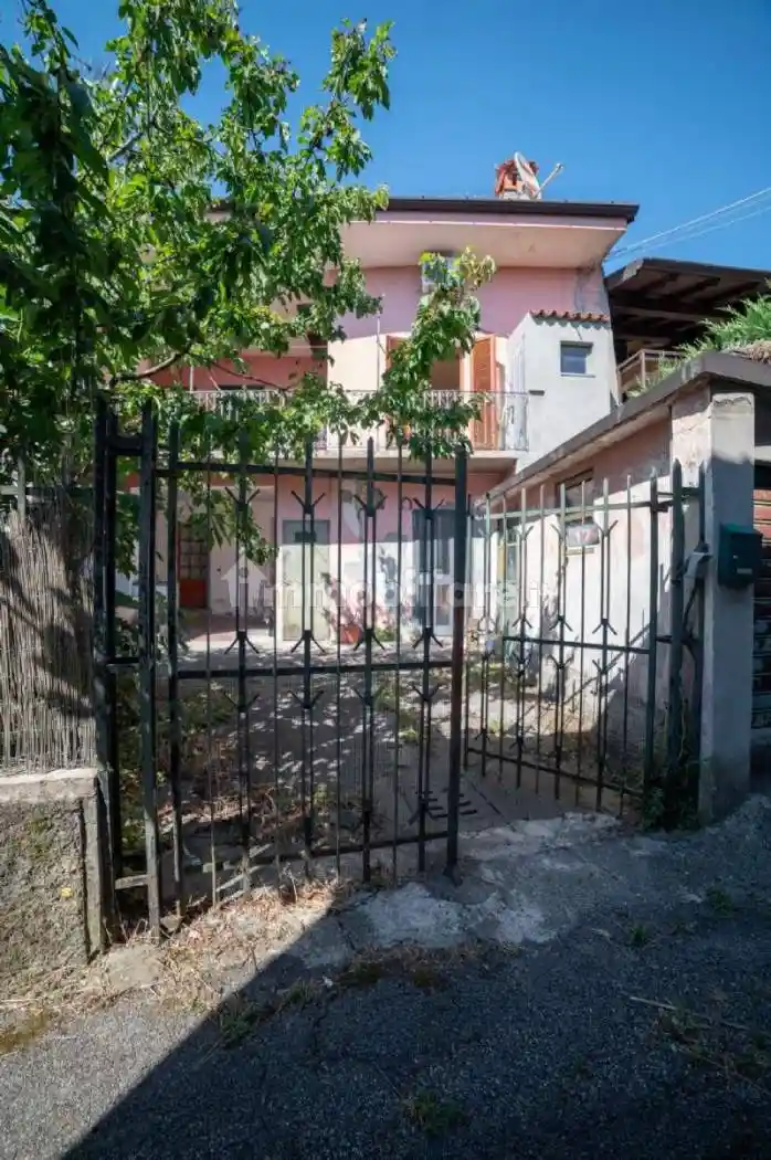 Casa indipendente in vendita a Caprino Bergamasco