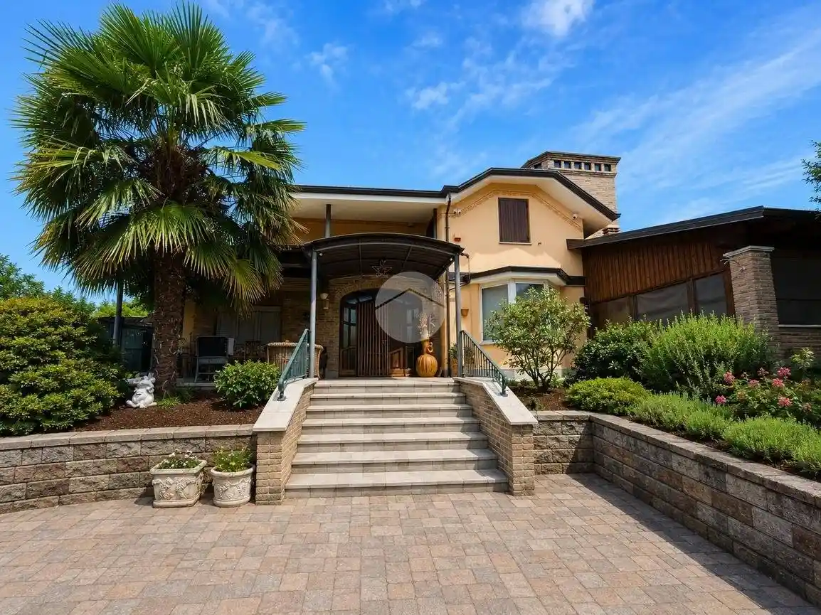 Villa in vendita a Strambino