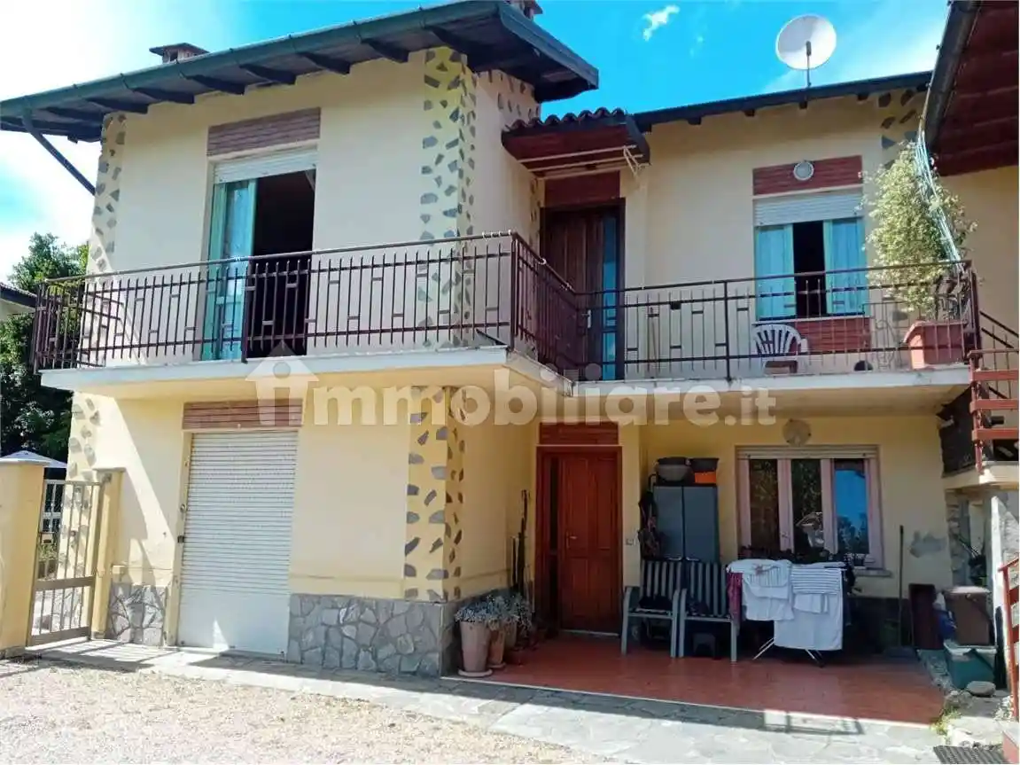 Appartamento in vendita a Angera
