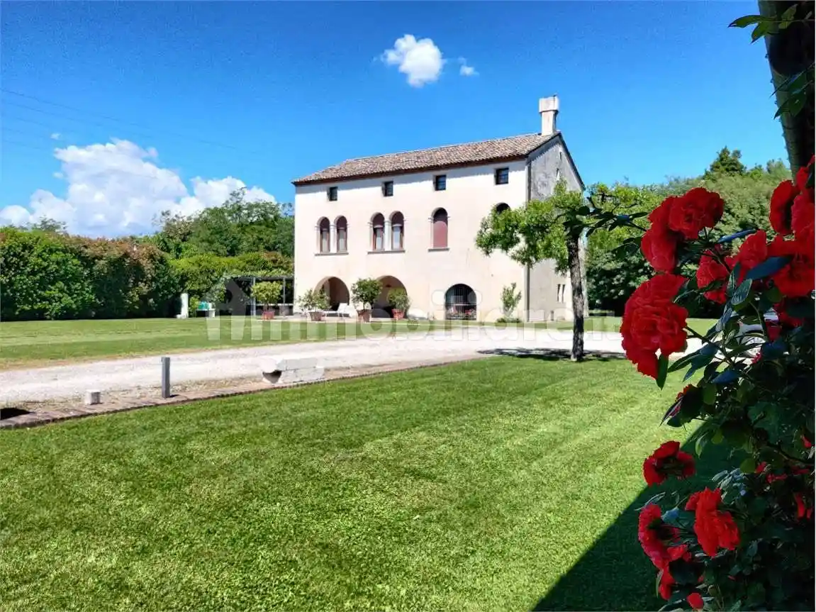 Villa in vendita a Caerano di San Marco