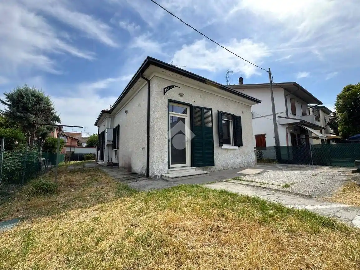 Casa indipendente in vendita a Forlì