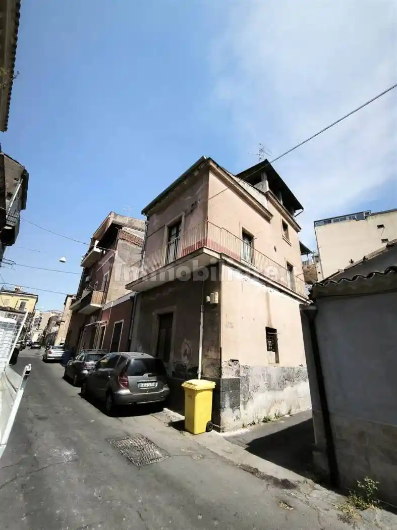 Casa indipendente in vendita a Catania