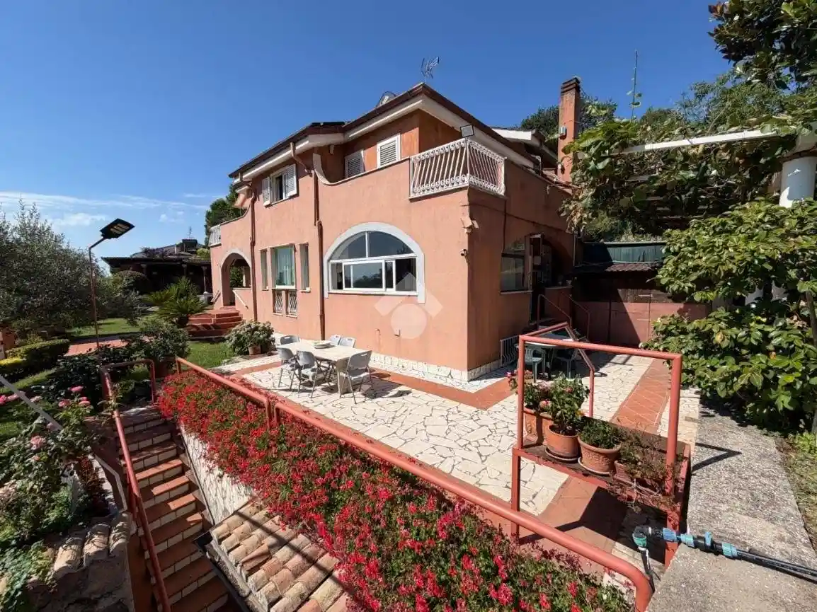 Villa in vendita a Genzano di Roma