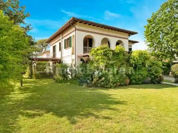 Villa in vendita a Forte dei Marmi