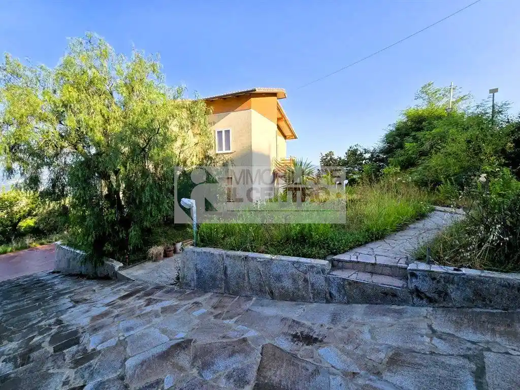 Casa indipendente in vendita a Santo Stefano di Magra