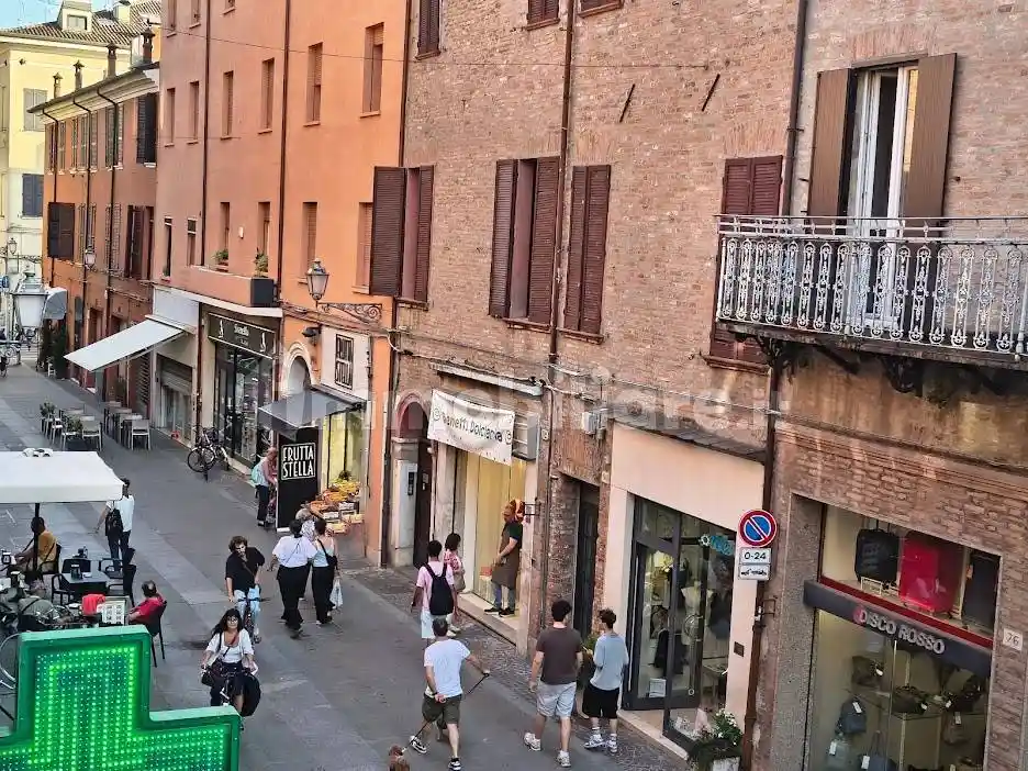 Palazzo - Edificio in vendita a Ferrara