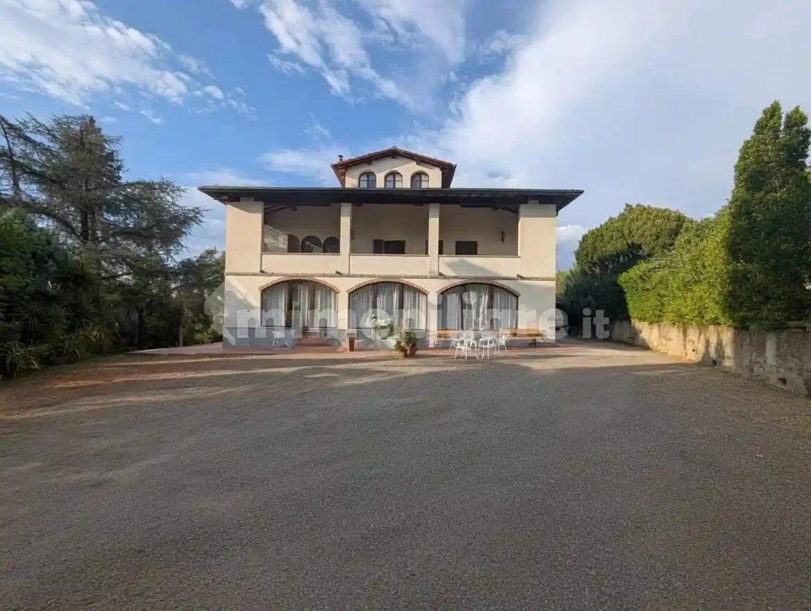 Villa in vendita a Capraia e Limite