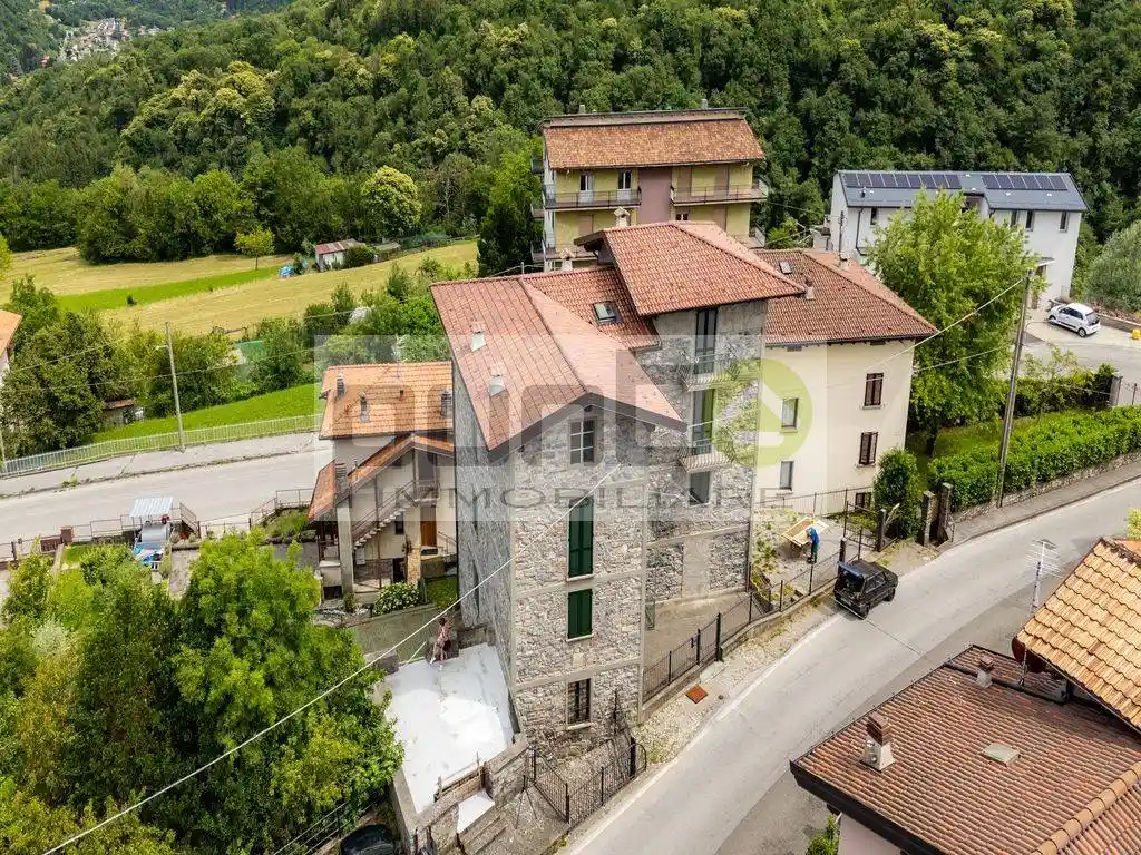 Palazzo - Edificio in vendita a Rezzago