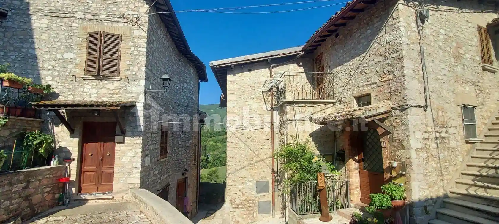 Casa indipendente in vendita a Sant'Anatolia di Narco