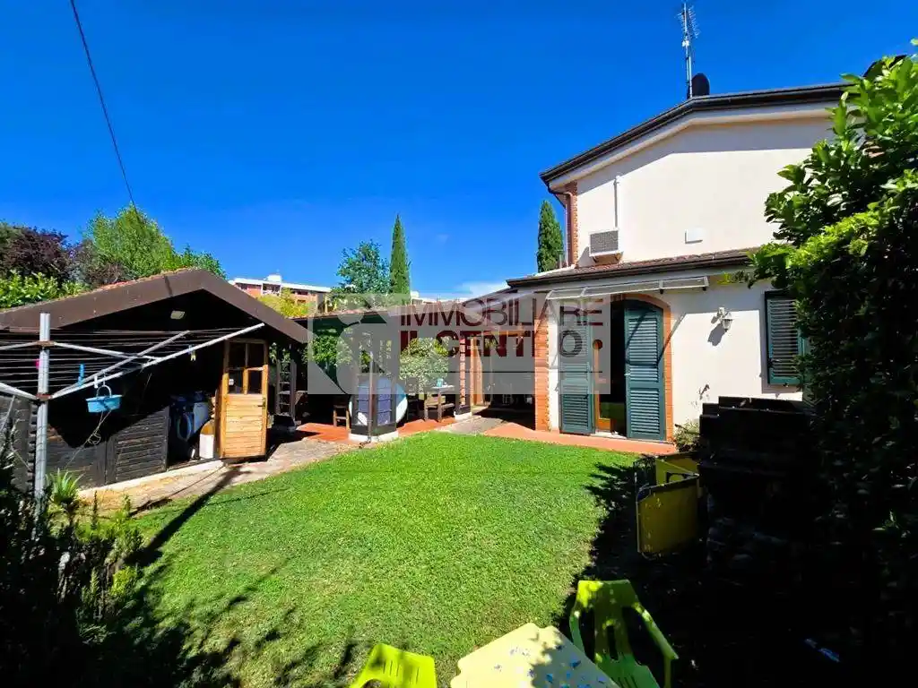 Casa indipendente in vendita a Sarzana