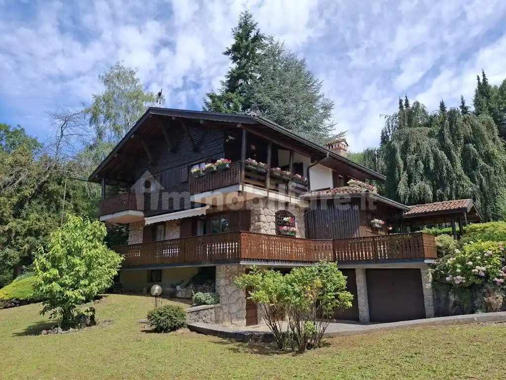 Villa in vendita a Castione della Presolana
