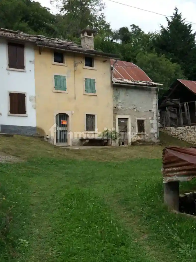 Rustico - Casale in vendita a Roverè Veronese