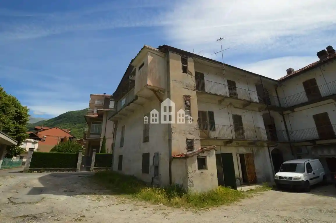 Casa indipendente in vendita a Pont-Canavese