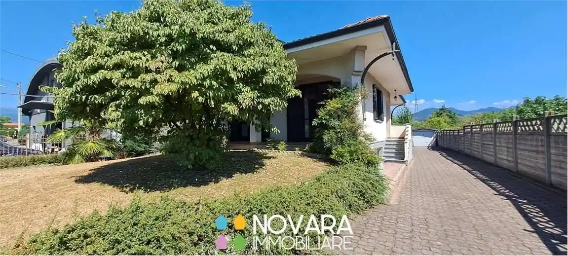 Villa in vendita a Serravalle Sesia