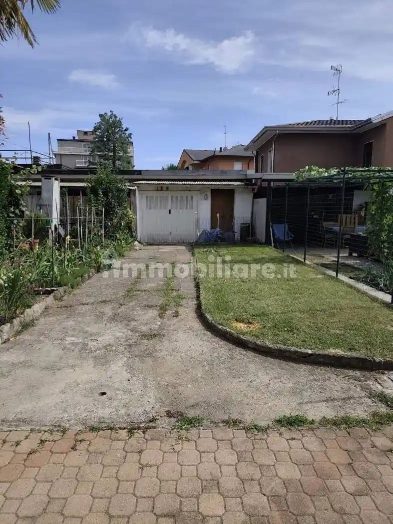 Appartamento in vendita a Gorla Minore