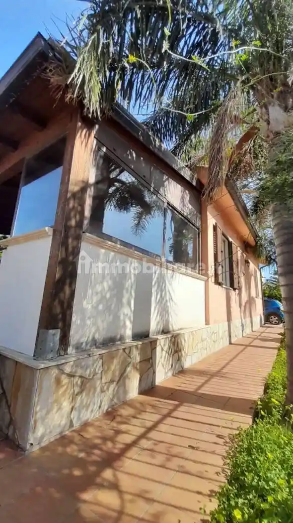 Villa in vendita a Campofelice di Roccella