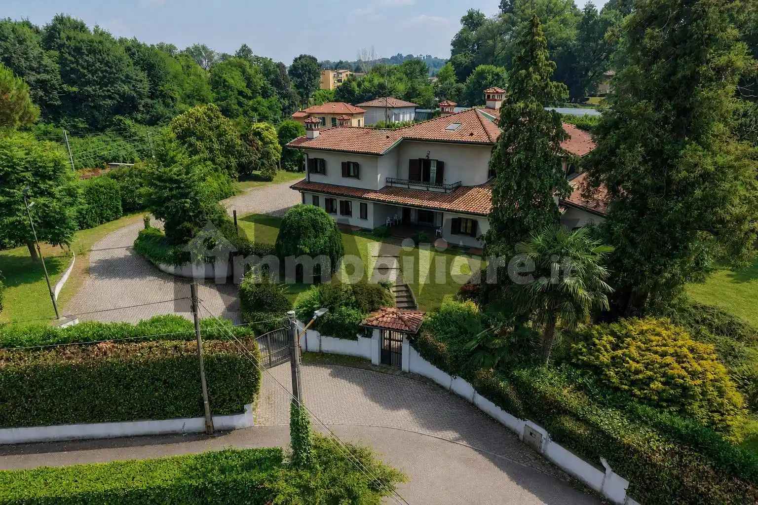 Villa in vendita a Gazzada Schianno