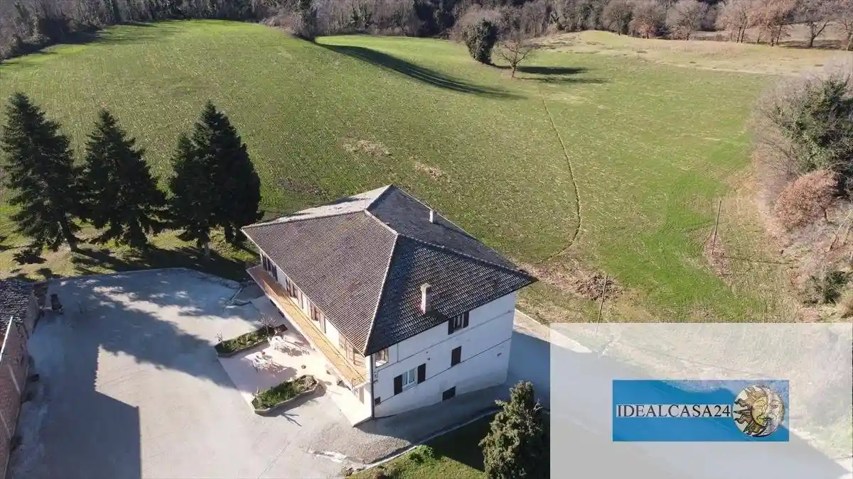 Casa indipendente in vendita a Camporotondo di Fiastrone