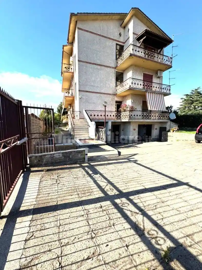 Appartamento in vendita a Anguillara Sabazia