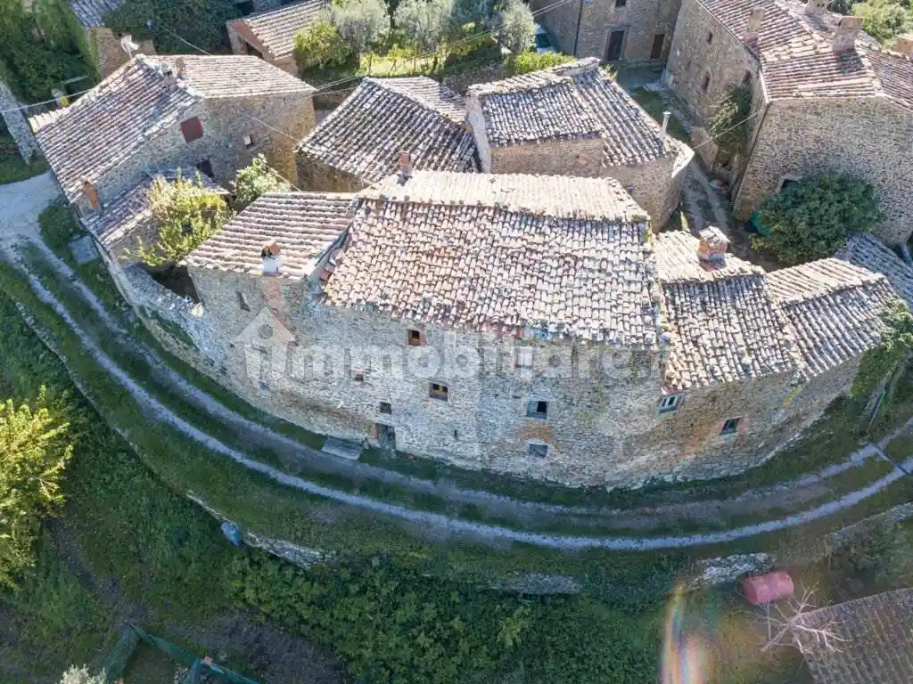 Appartamento in vendita a Bucine