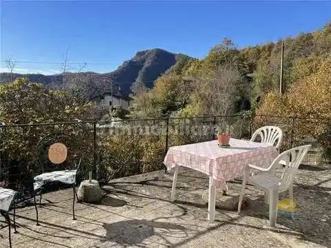 Villa in vendita a Mongiardino Ligure