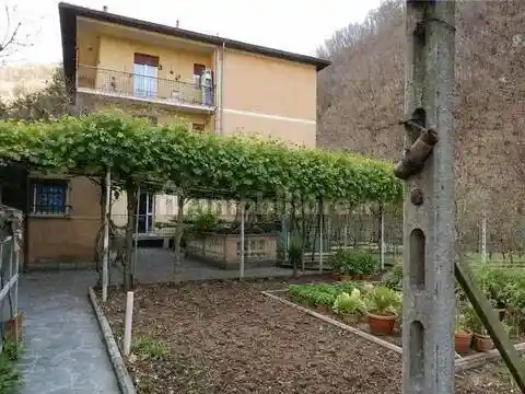 Appartamento in vendita a Valbrevenna