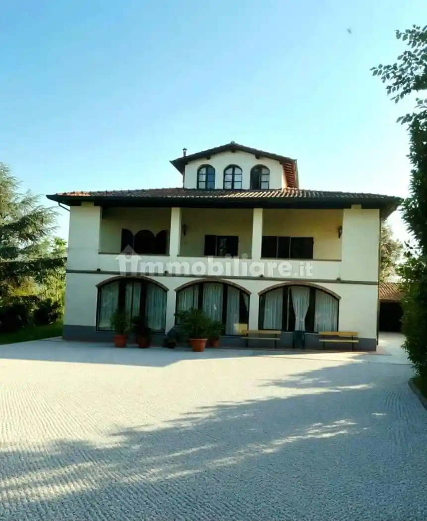 Villa in vendita a Capraia e Limite