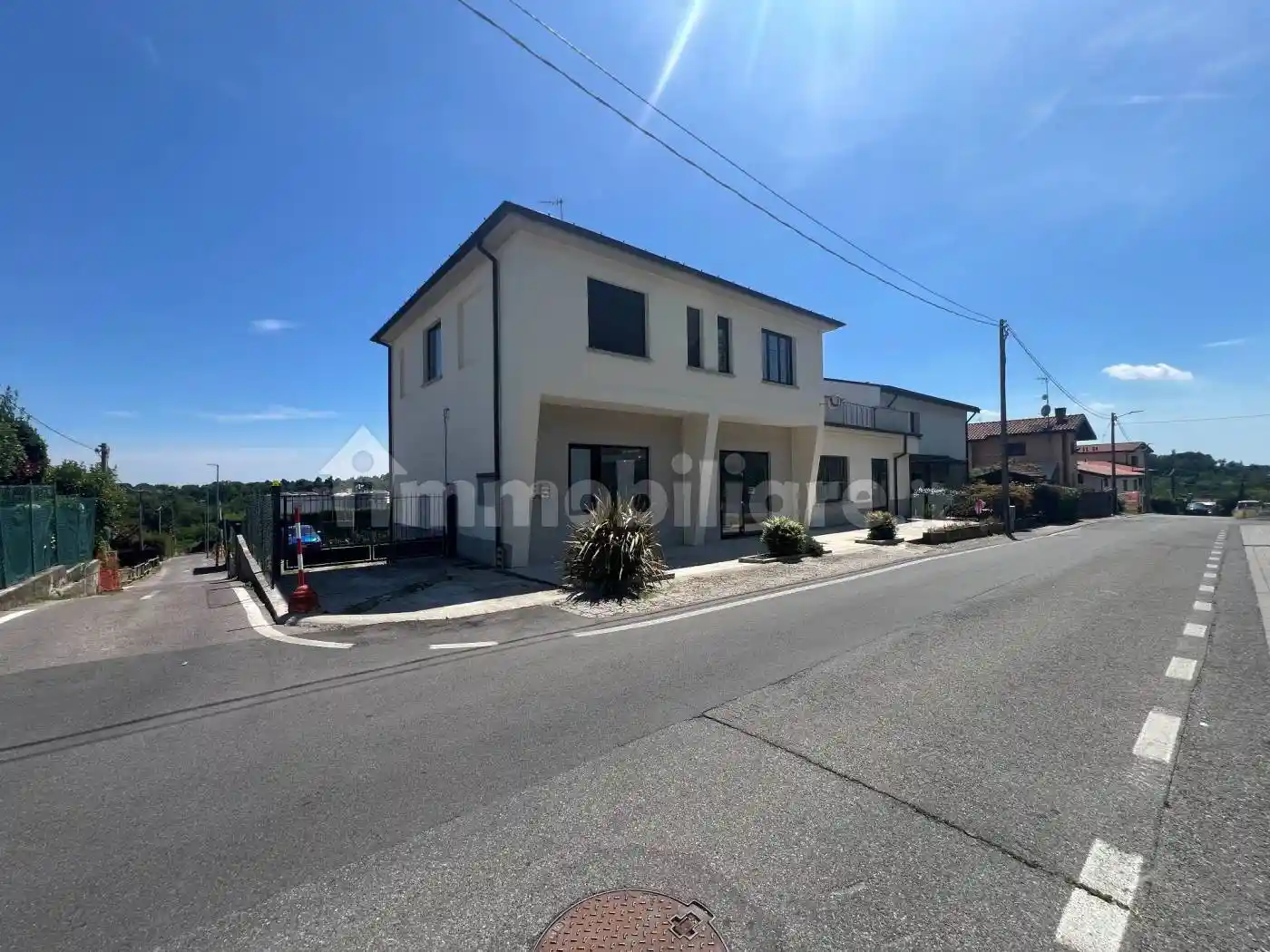 Casa indipendente in vendita a Montano Lucino
