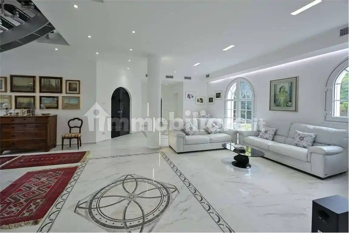 Villa in vendita a Arona