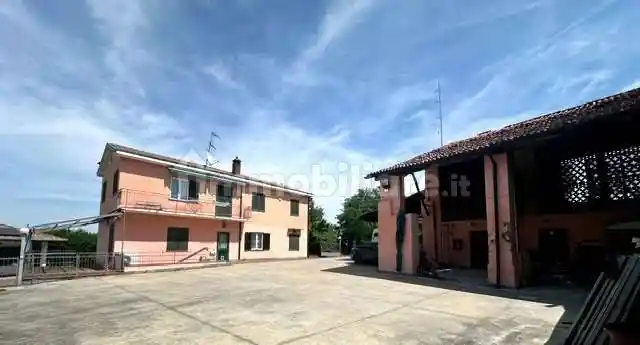 Villa in vendita a Codevilla