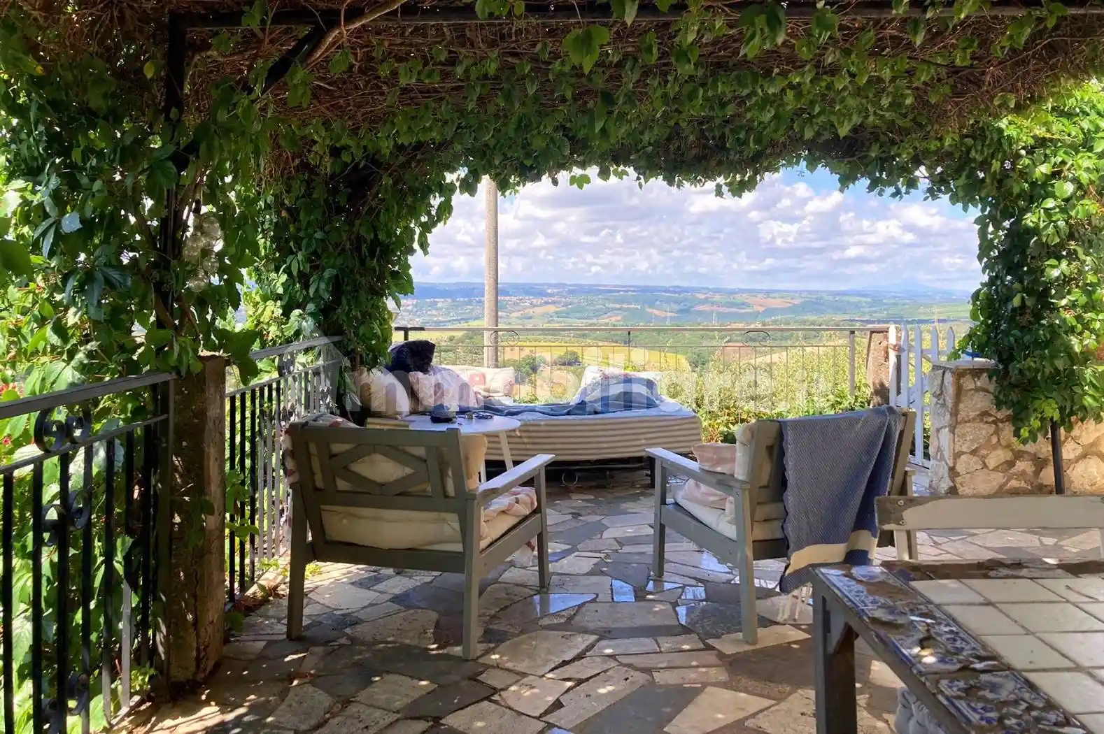 Villa in vendita a Montecchio